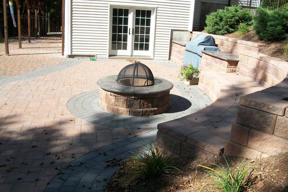 firepit-seating-stone-wall